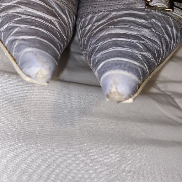 Gorgeous Chinese Laundry gray snake pointy toe heels - Picture 7 of 7